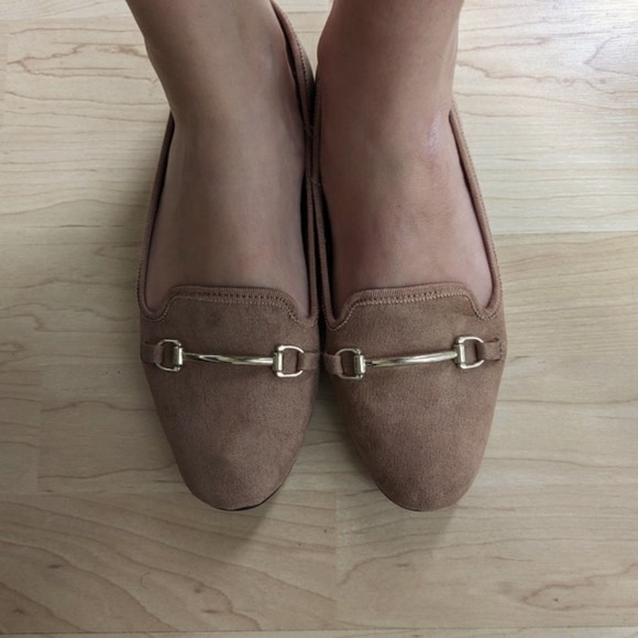 H&M tan flats loafers with gold detail size 6 - Picture 3 of 5